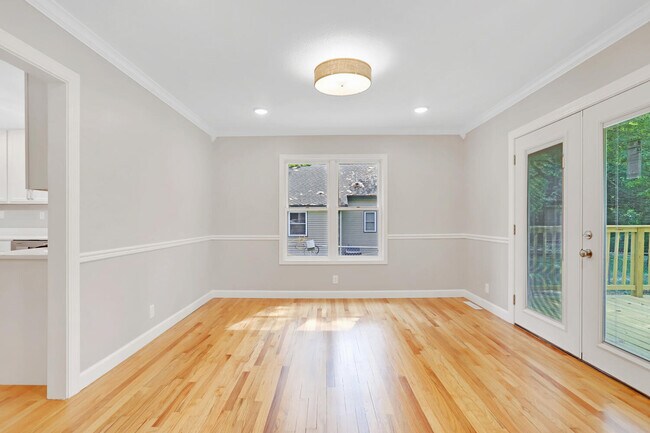 Building Photo - 1101 E Pin Oak Dr