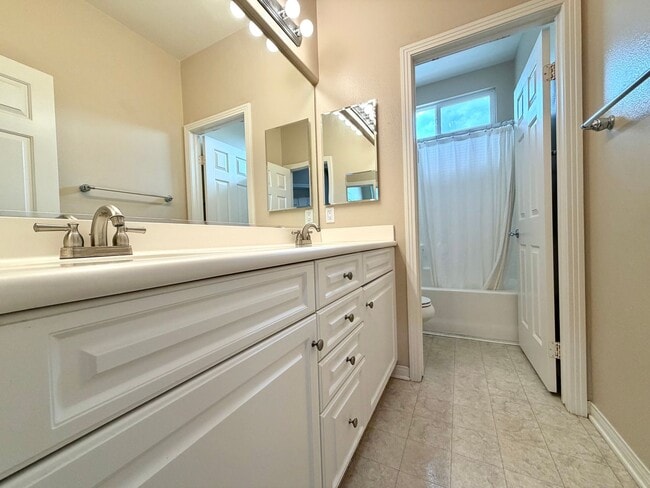 Building Photo - Spacious 5 Bedroom Wolf Creek Home with Balcony, Loft & Secondary Kitchen