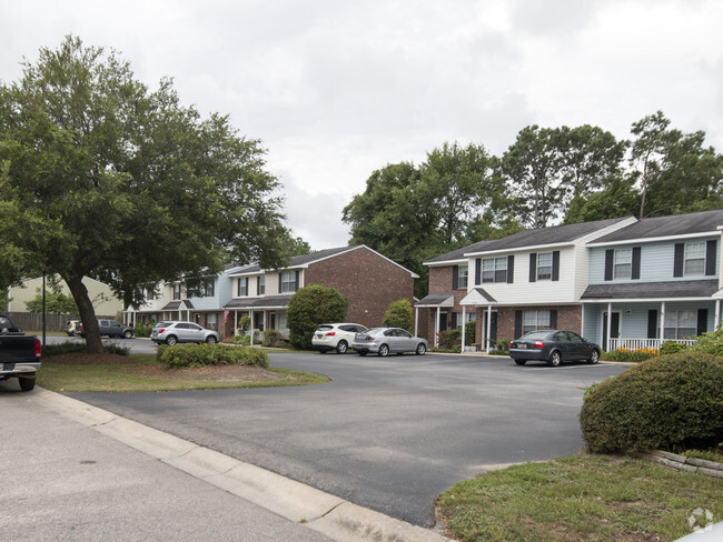 Building Photo - Hunters Trace Townhomes