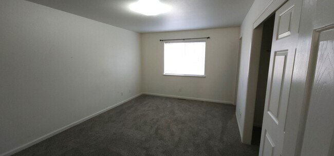 Building Photo - 660 Sunny Ln