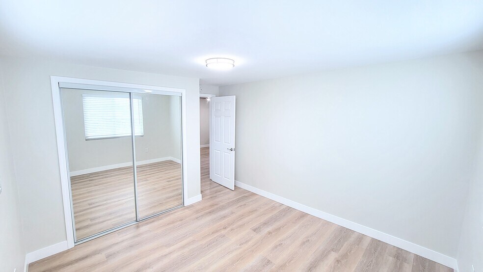 Bedroom B pic 2 - 4146 Redondo Beach Blvd
