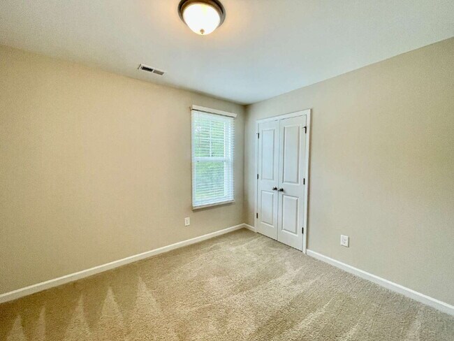 Building Photo - 3-Bedroom Retreat With 2.5 Baths In Fayetteville