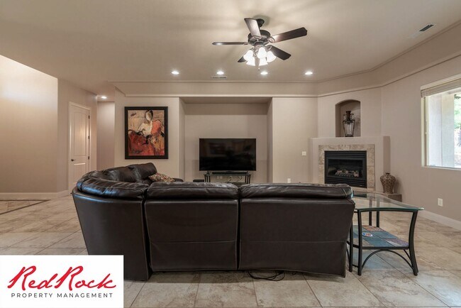 Building Photo - Minimally Furnished home in Little Valley!