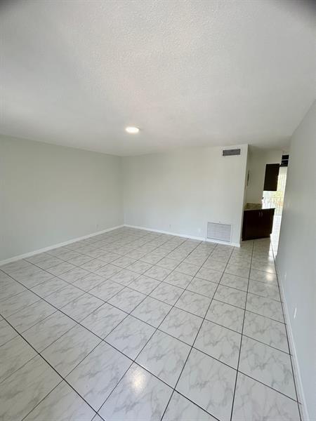 Building Photo - 1401 NE 57th Pl