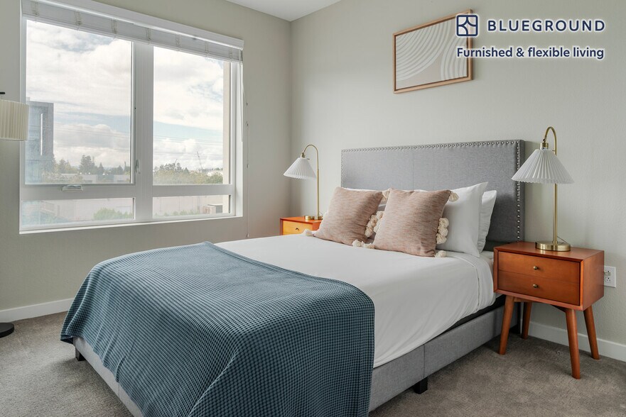 Building Photo - 3560 Rambla Pl