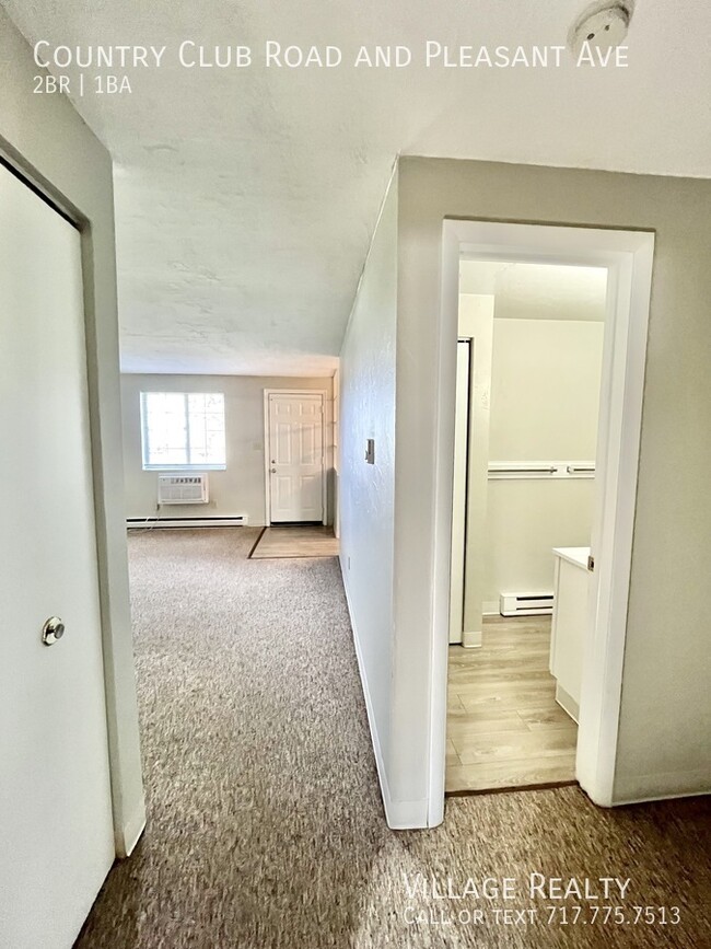 Building Photo - Roomy, remodeled 2-bed w/ on-site laundry ...