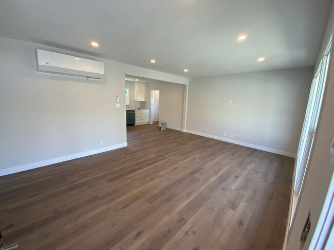 Building Photo - Adorable fully remodeled home on Ruhland with large yard