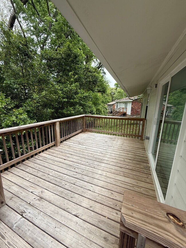 Building Photo - ** 3 bed 2 bath located in Forrest Hills ** Call 334-366-9198 to schedule a self-showing