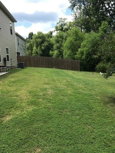 Building Photo - Stunning New Home with Master on the Main