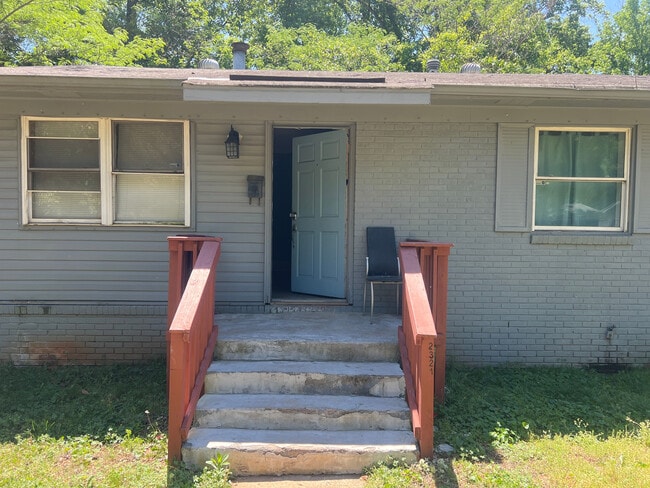 Building Photo - 2321 Longleaf Dr