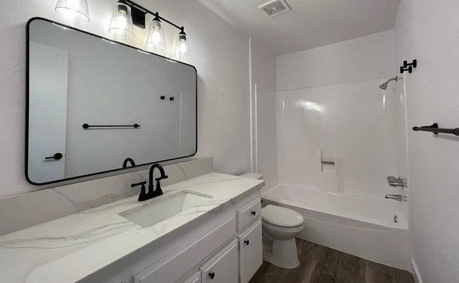 Building Photo - Lovely 2 Bed/2 Bath with Hardwood Floors, Central Air Conditioning, Stainless Steel Appliances, L...