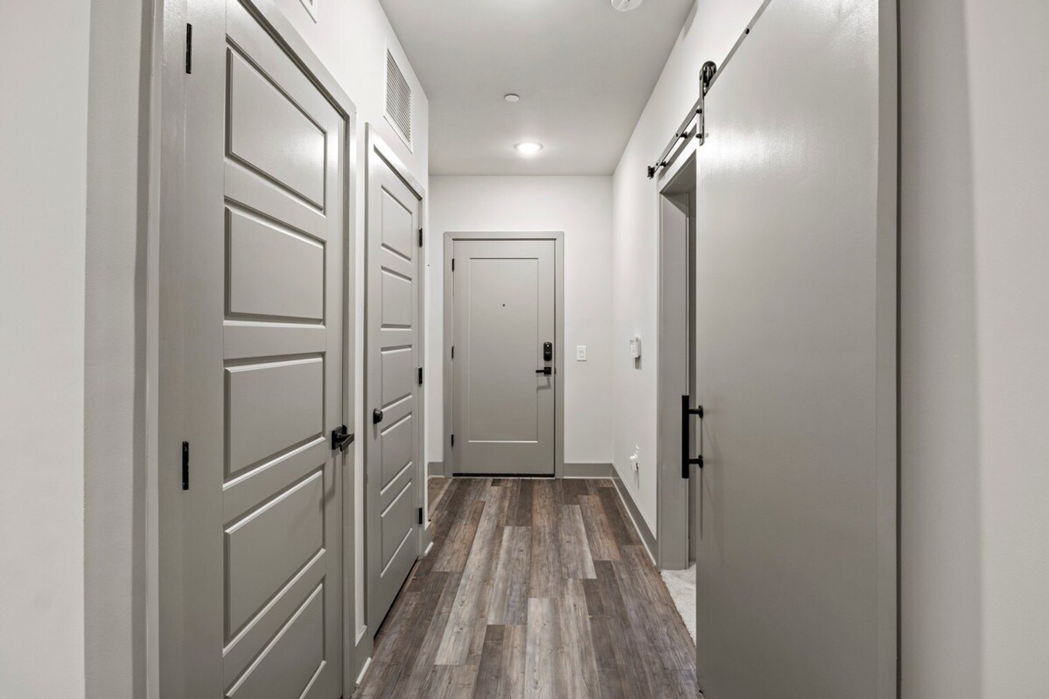 Building Photo - 2026 Clifton Ave