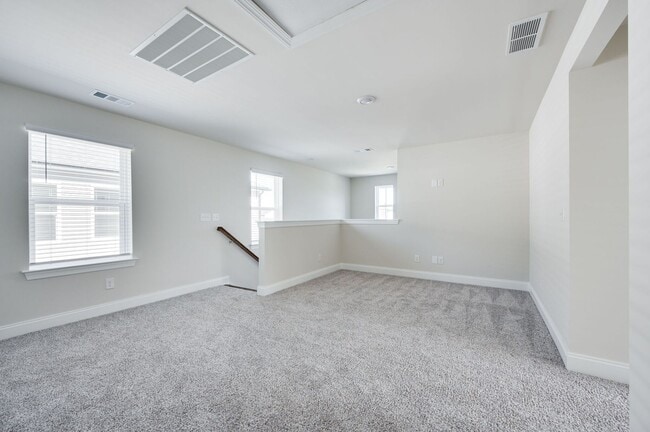 Building Photo - Awesome energy-efficient 4BE/2.5BA home in...