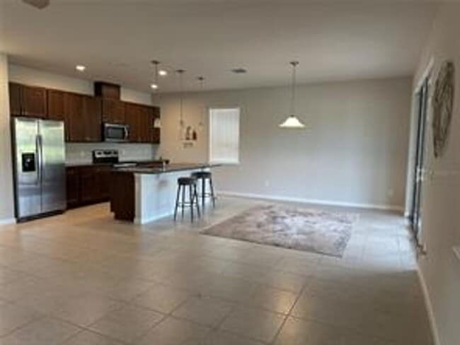 Building Photo - 4 Bedroom / 2.5 Bath Home Available Now in...