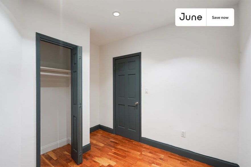 Building Photo - 23 E 109