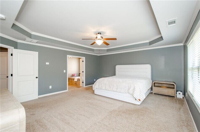 Building Photo - 4669 Sierra Creek Dr NE