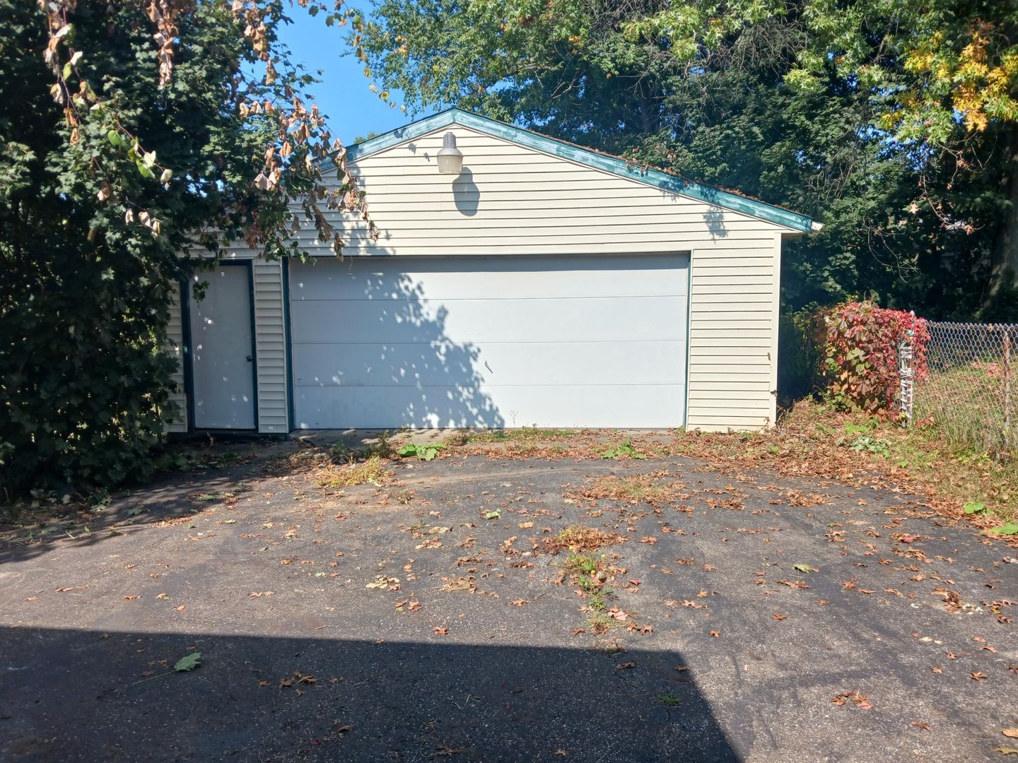 Building Photo - 1635 Bronson Rd