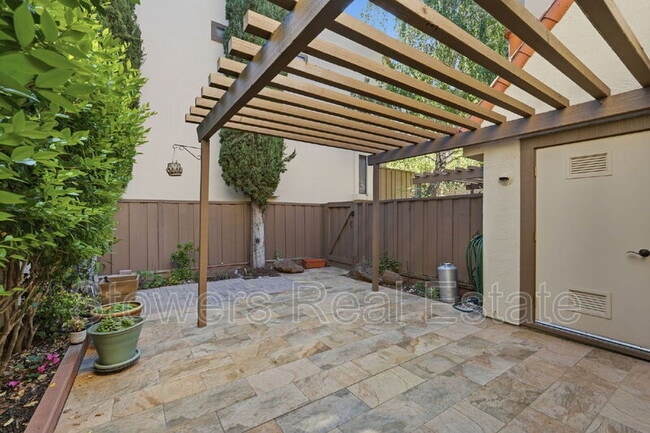 Building Photo - 500 Churchill Downs Ct