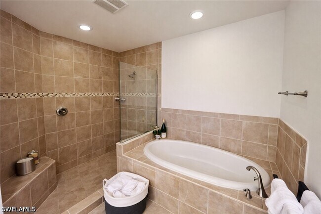 Building Photo - 2547 Marquesa Royale Ln