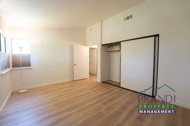 Building Photo - 62 Village Cir