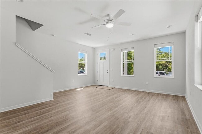 Building Photo - 516 SW 7th Pl