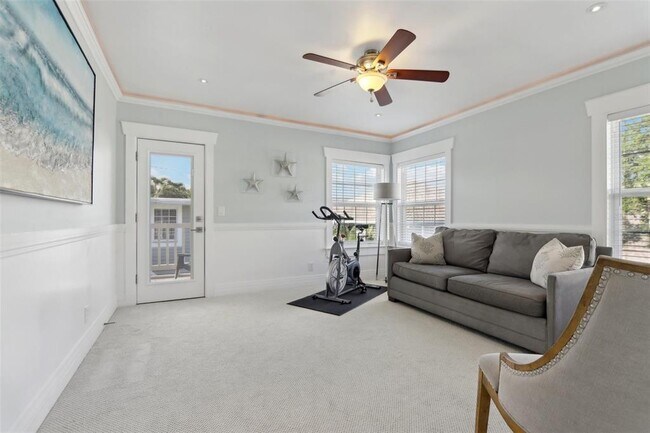 Building Photo - 157 9th Ave N