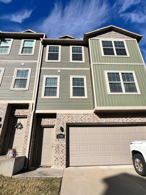 Primary Photo - 2788 W Auburn Dr