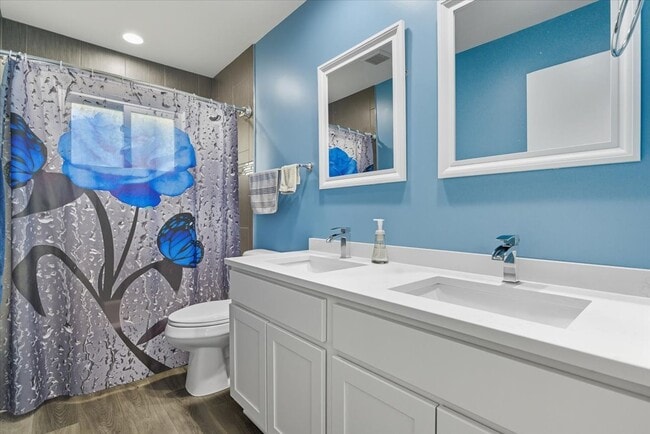 Building Photo - 830 Russell Ave