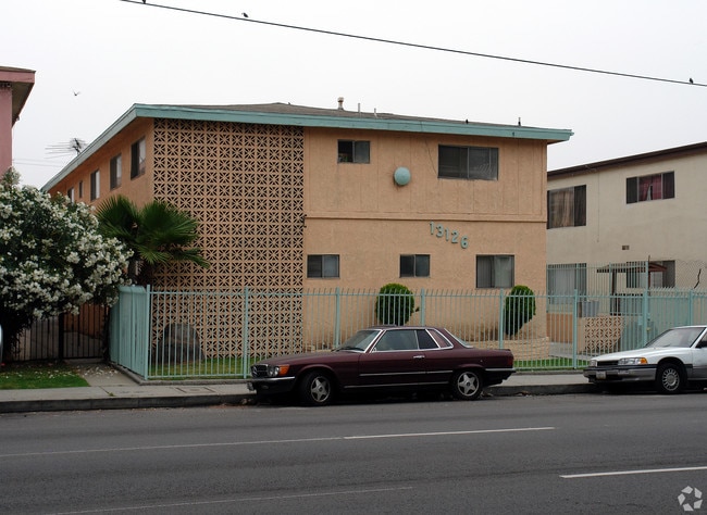 Building Photo - 13126 S Vermont Ave