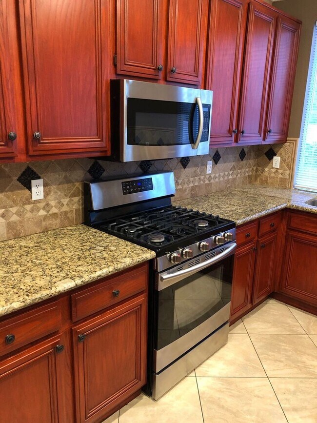 Building Photo - Sunridge