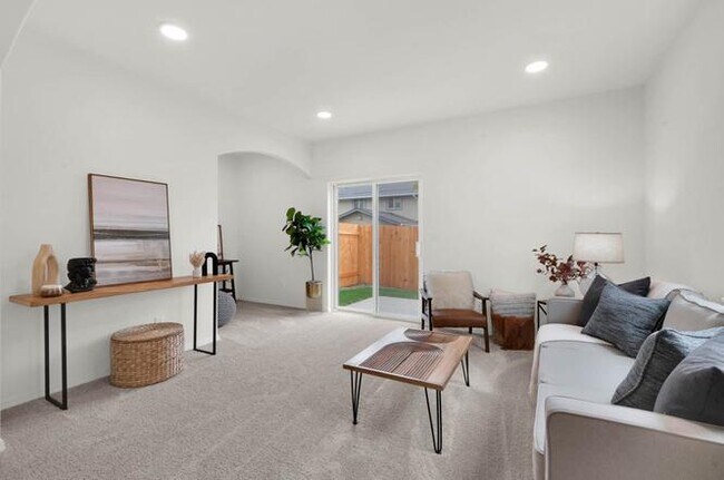 Building Photo - 1152 S 43rd Pl