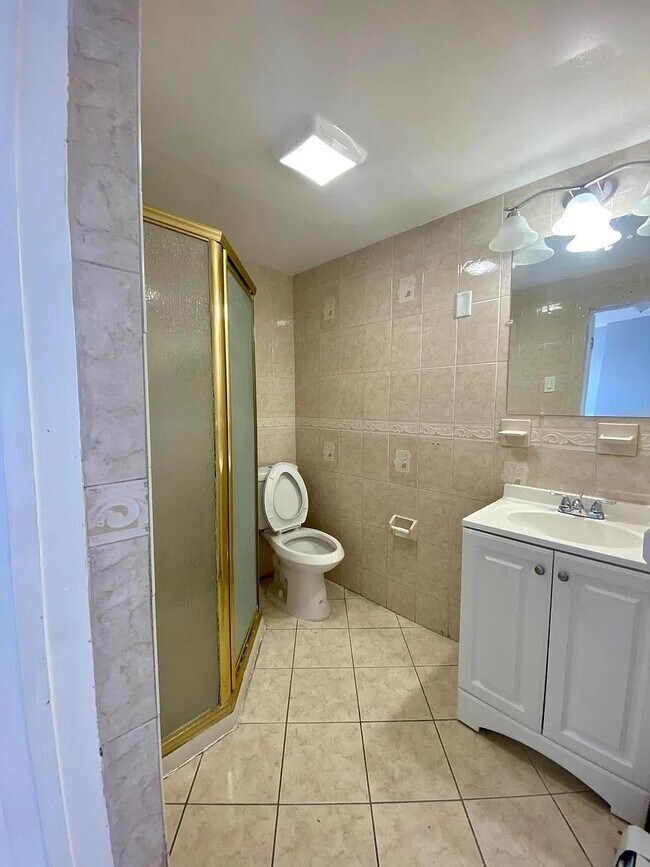 Building Photo - 705 8th St