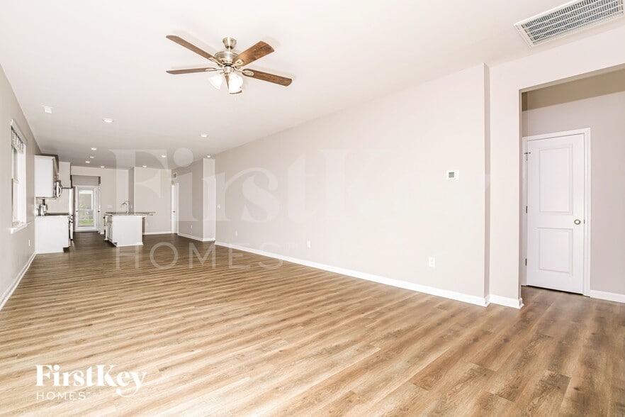 Building Photo - 444 Haywood Glen Dr
