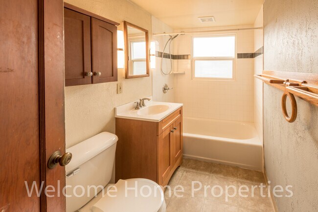 Building Photo - Comfortable Home in Residential Walla Walla