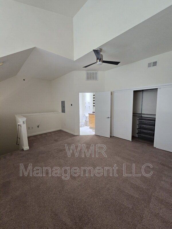 Building Photo - 2125 Southend Dr