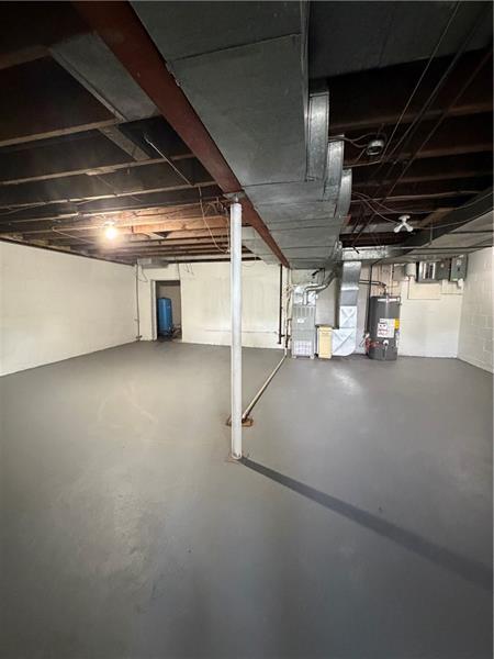 Building Photo - 306 Valley Dr
