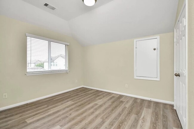 Building Photo - 6315 Bain Dr