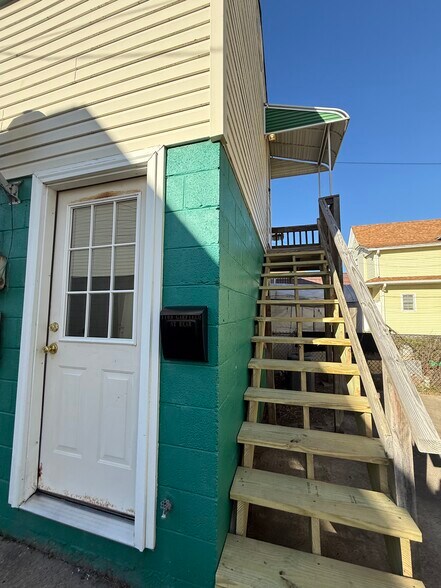 Building Photo - 1109 Garfield St