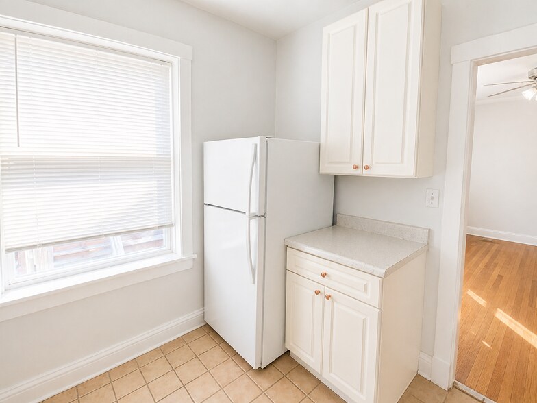 Building Photo - 446 W Arlington Pl