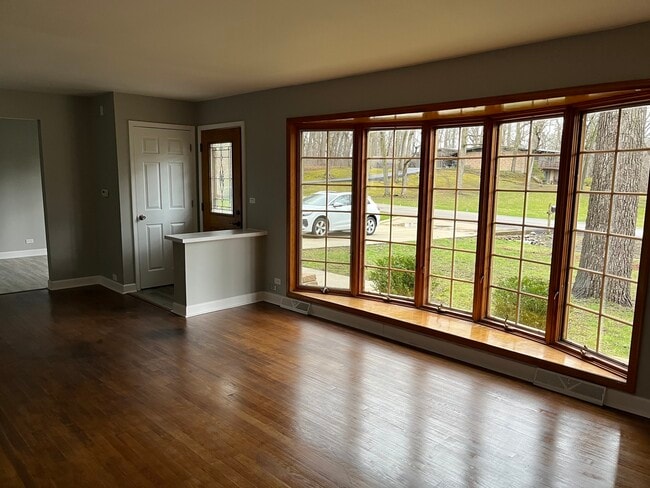 Building Photo - 144 N Maple Ave