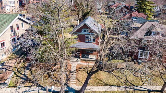 Building Photo - 2218 Scott St