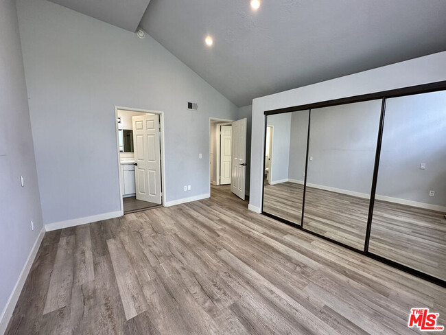 Building Photo - 4271 Las Virgenes Rd
