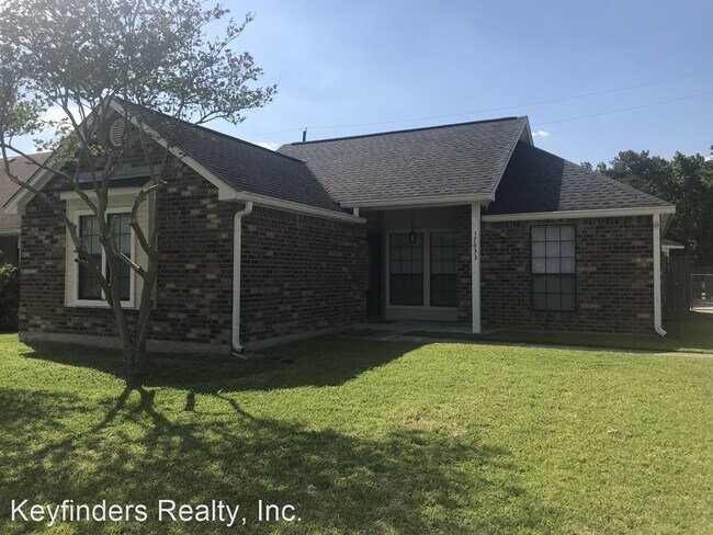 Primary Photo - 3 br, 2 bath House - 17633 Nine Oaks Ave.