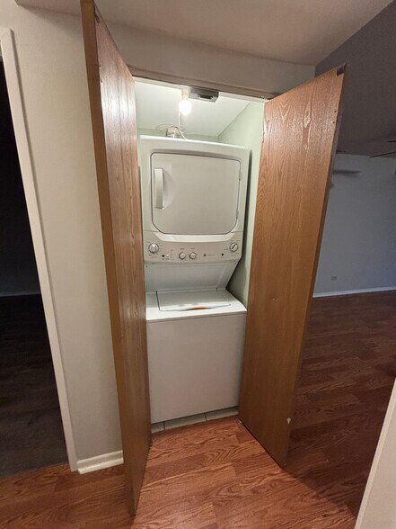 In unit laundry - 2256 Abbeywood Dr