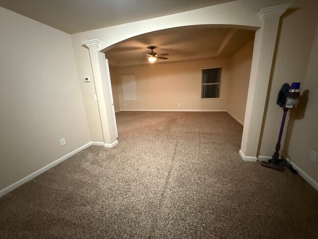 Building Photo - 2056 Tweed Dr