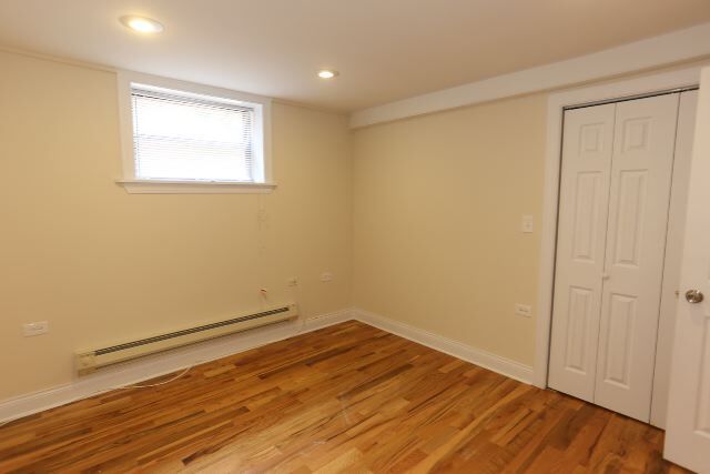 Building Photo - 1120 W Oakdale Ave