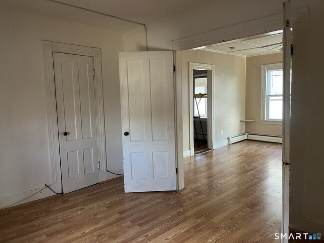 Building Photo - 128 S Whittlesey Ave