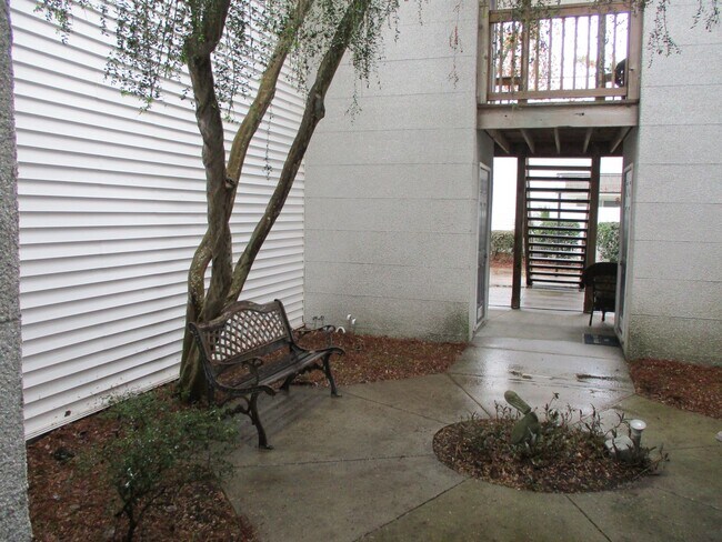 Building Photo - 803 W Island Square Dr