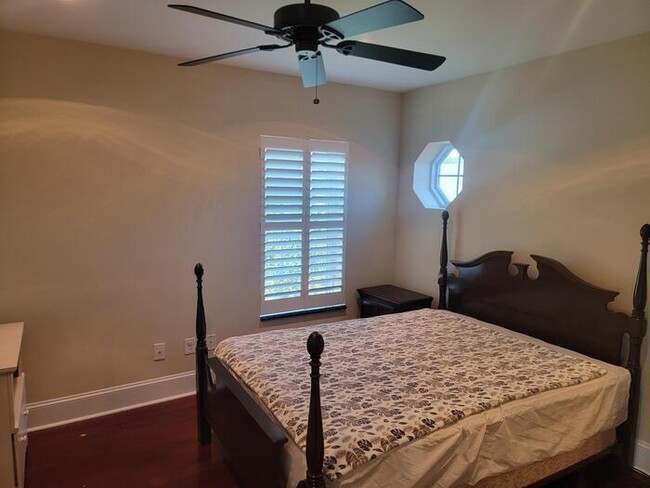 Building Photo - Deeded Boat Slip Comes with Home in Gated ...