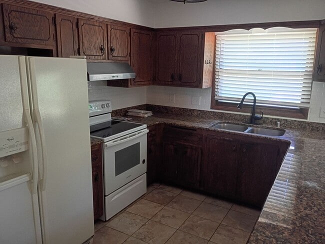 Building Photo - 20550 Coventry Dr